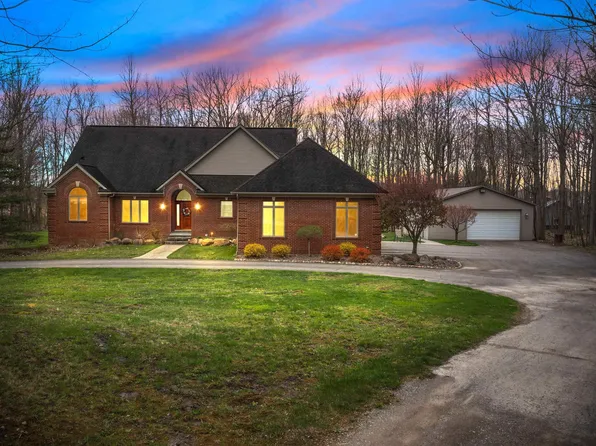 5856 Timberwood Ln, Almont, MI 48003