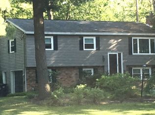 1 McIntosh Ln, Clifton Park, NY 12065