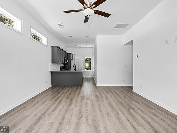 4th image of 1017 Stonewall St