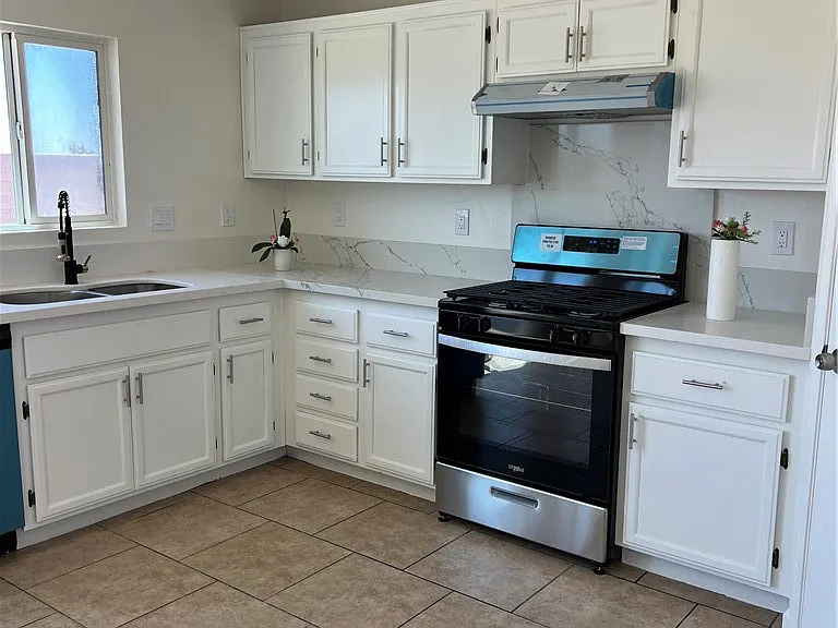 14914 Binford Ave — Photo 6