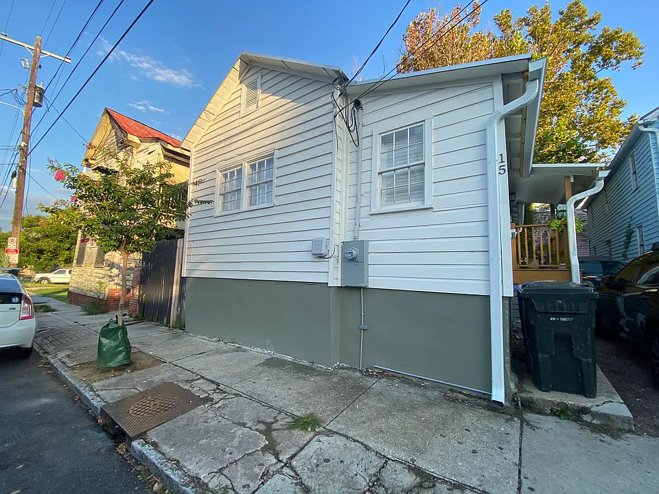 15 Line St