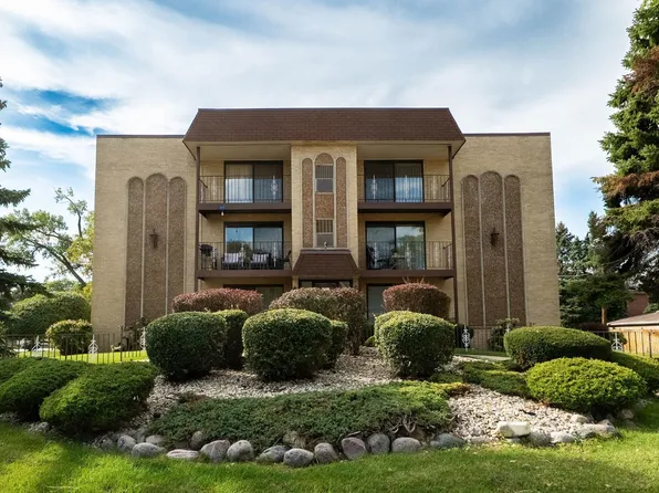 4702 N Austin Ave APT 302, Chicago, IL 60630