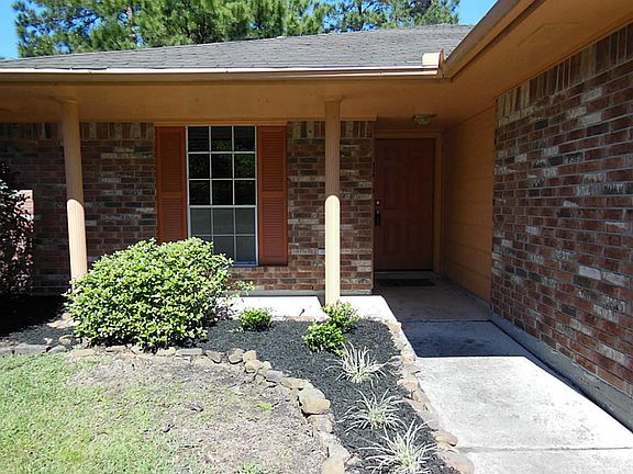 3rd image of 2319 Pine Cone Dr
