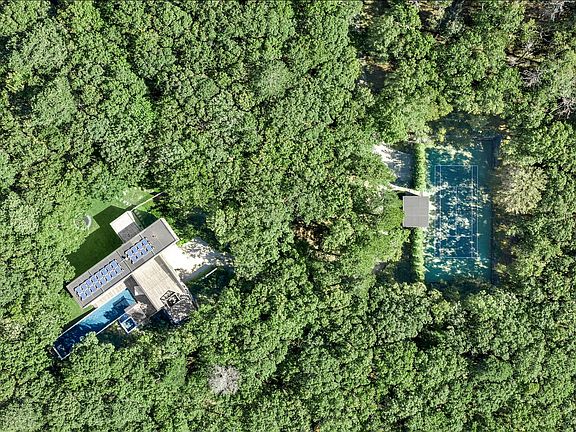 3rd image of 137 Great Hill Rd