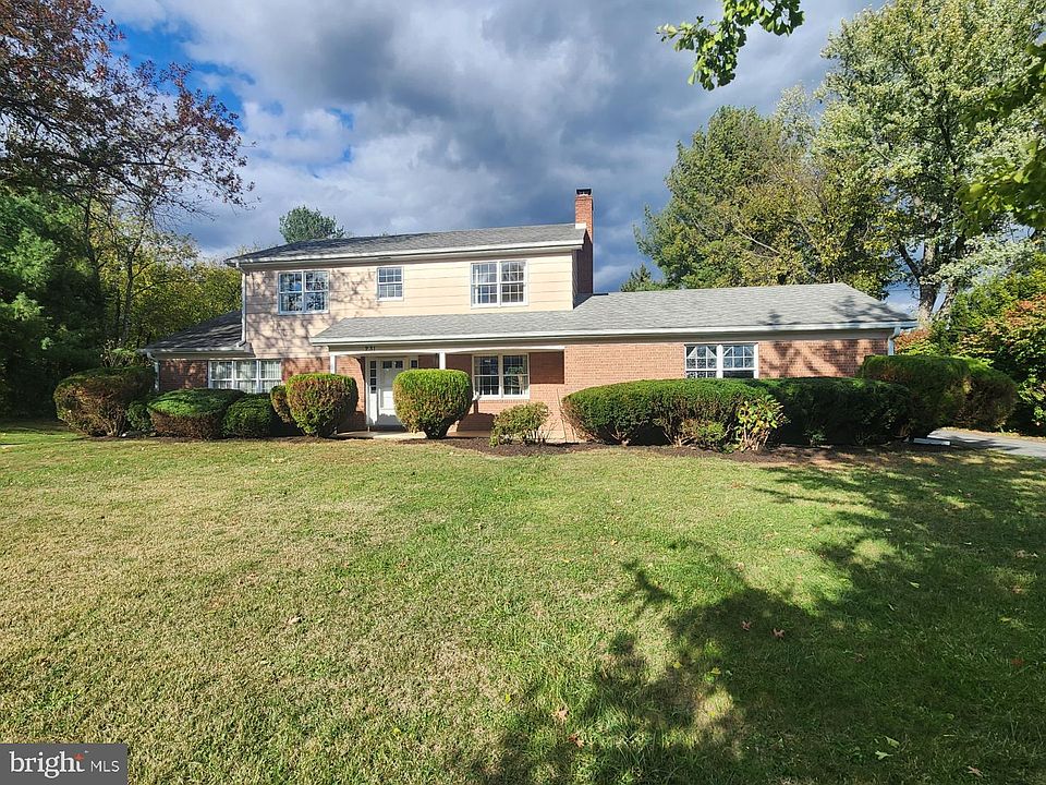 1st image of 231 Jenny Wren Dr