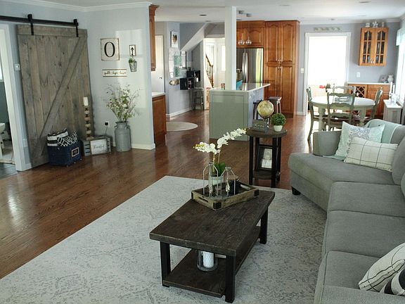 4th image of 74 Lincoln Ave