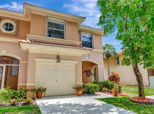 212 River Bluff Ln, Royal Palm Beach, FL 33411