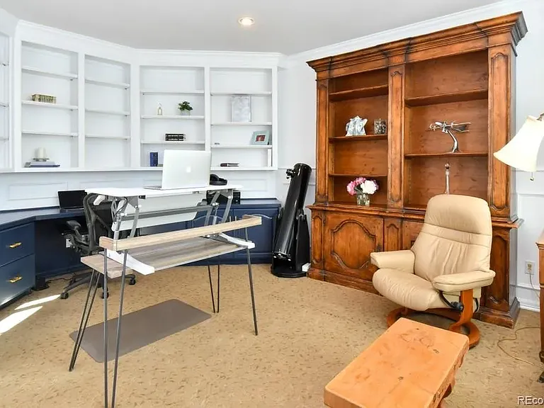 68 Glenmoor Dr — Photo 3