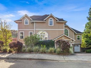 134 Moonlight Drive, Healdsburg, CA 95448