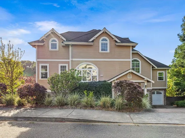 134 Moonlight Drive, Healdsburg, CA 95448