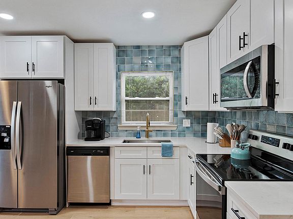5th image of 2128 6th Ave N #2128