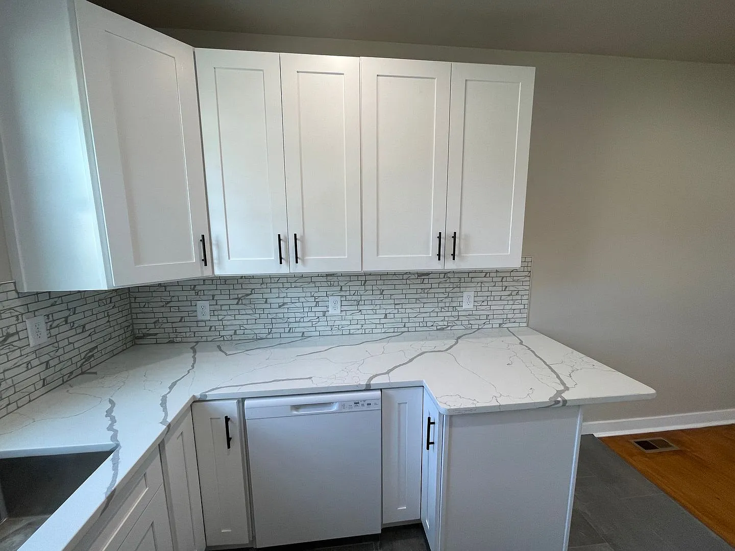 133 S Prairie Ave — Photo 4