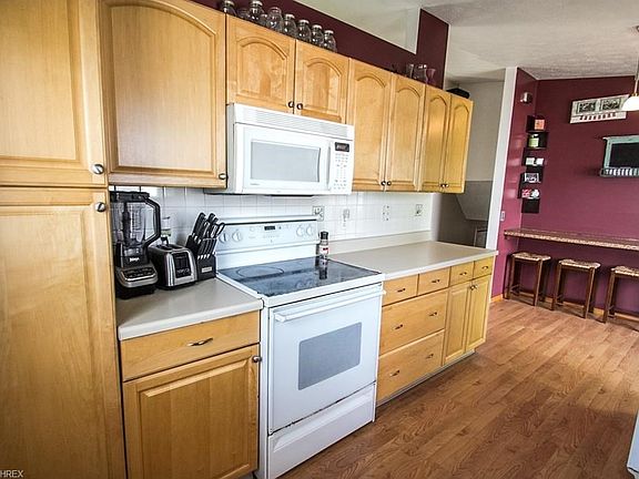 5th image of 336 Waterbury Dr