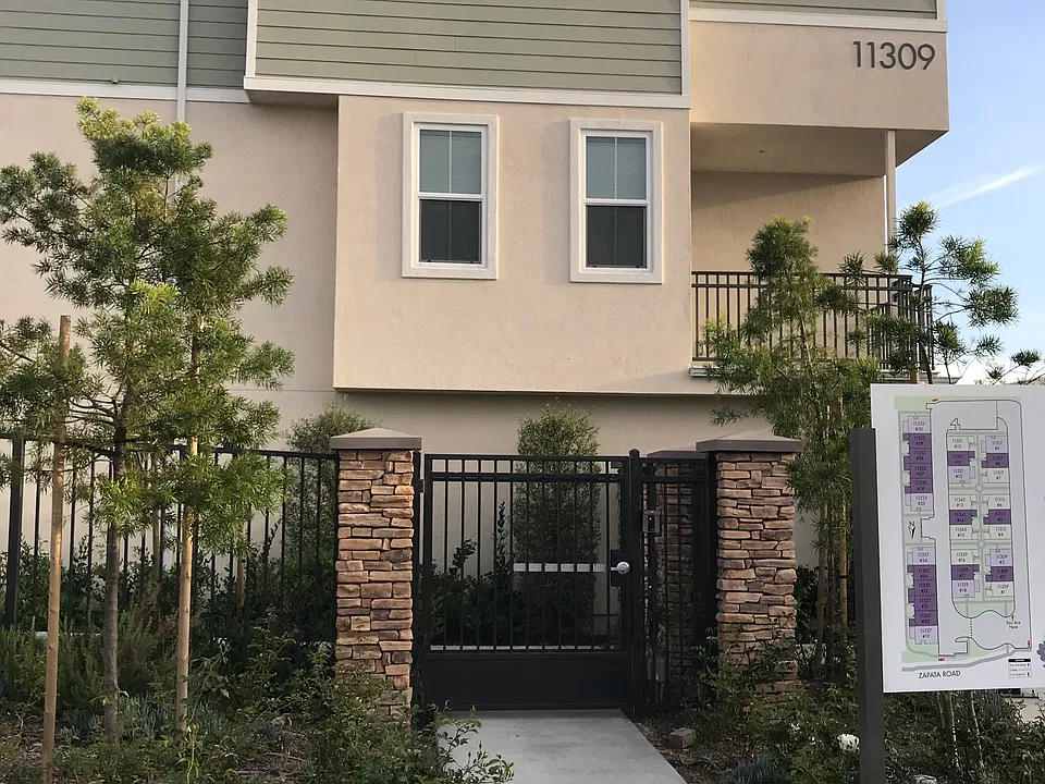 11313 Zapata Ave