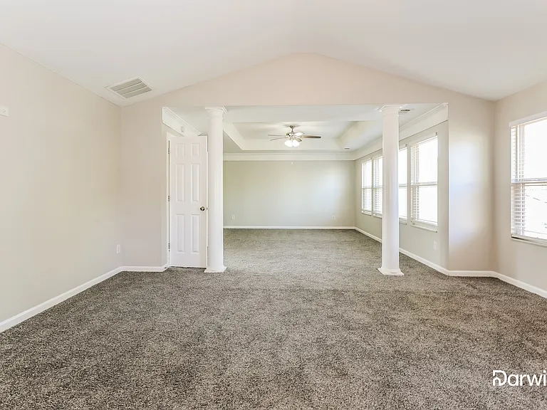 5521 Village Trce — Photo 8