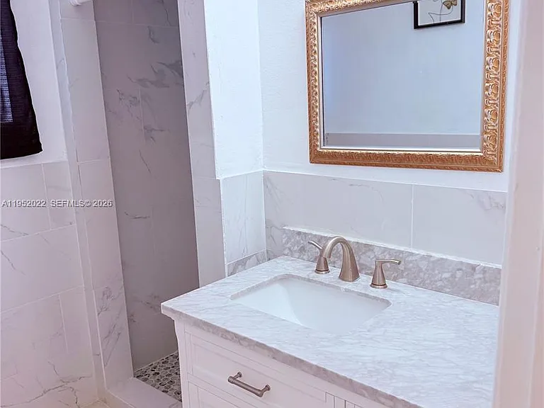 824 SW 12th Ct #826 — Photo 2