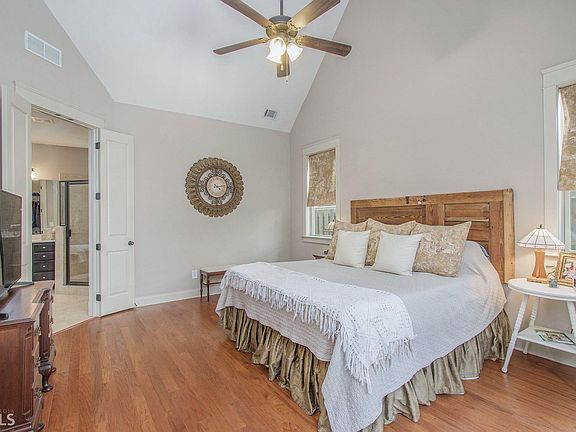 4th image of 27 Crestwicke Ct