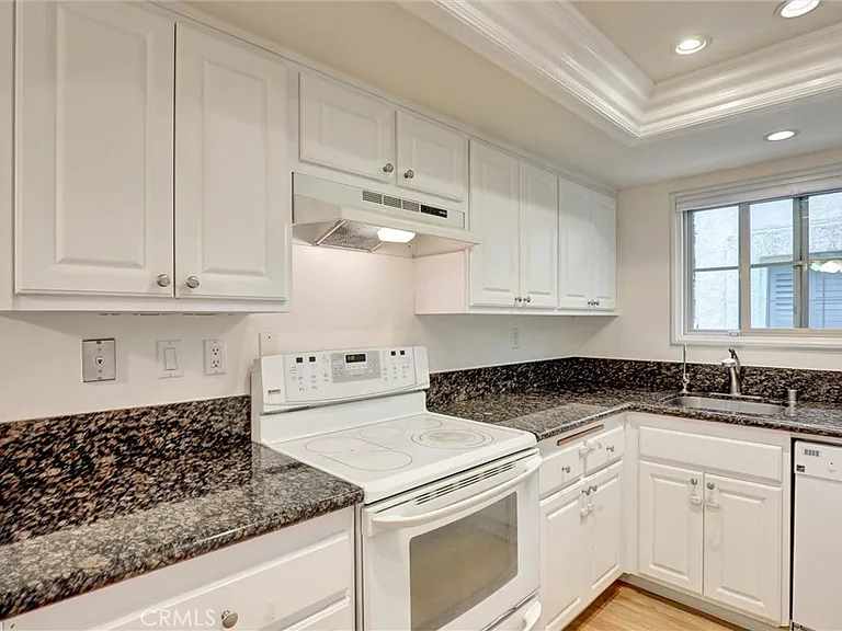 26191 Sanz #D — Photo 4