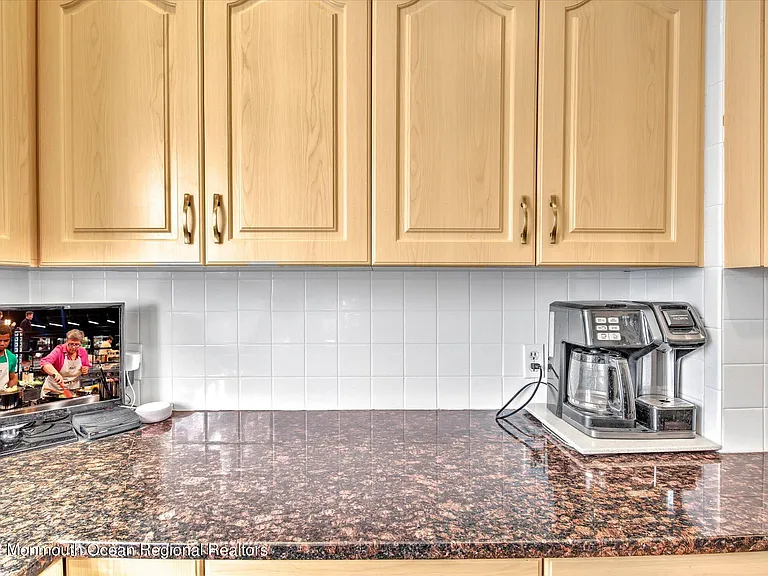 421 W Lincoln Ave — Photo 4