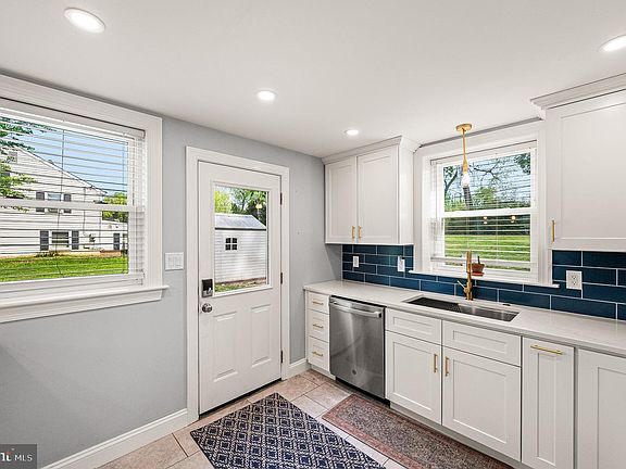 5th image of 33 Ruby Rd