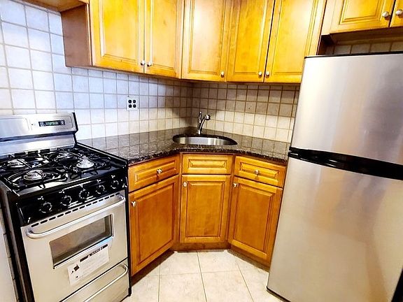 4th image of 338 W 88th St #3F