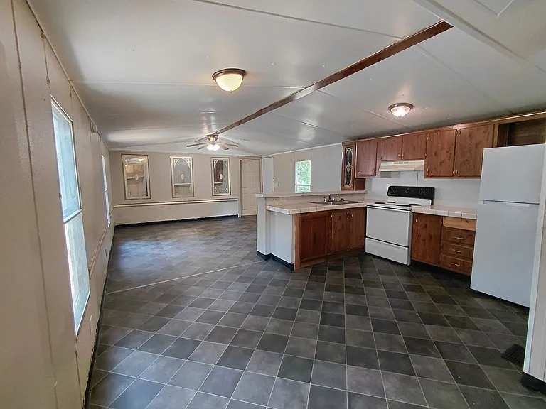 20899 Hampton Dr — Photo 8