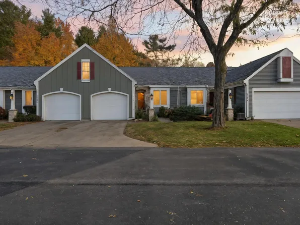 17850 Bramer Ln, Spring Lake, MI 49456