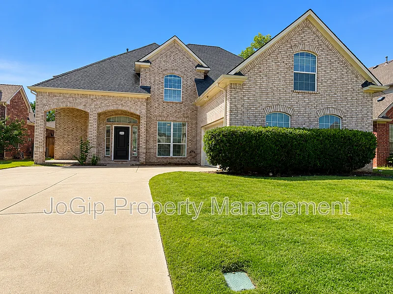 1913 Lawnview Dr