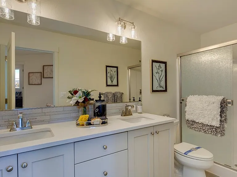 2542 NE Purcell Blvd — Photo 8