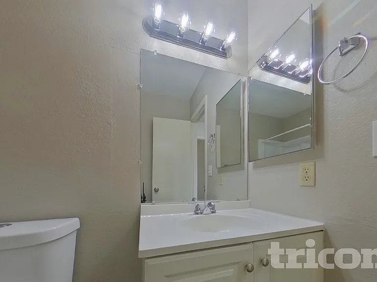 9607 N 88th Dr — Photo 13