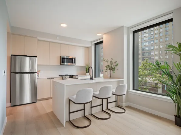 153-10 88th Avenue image 3 of 14