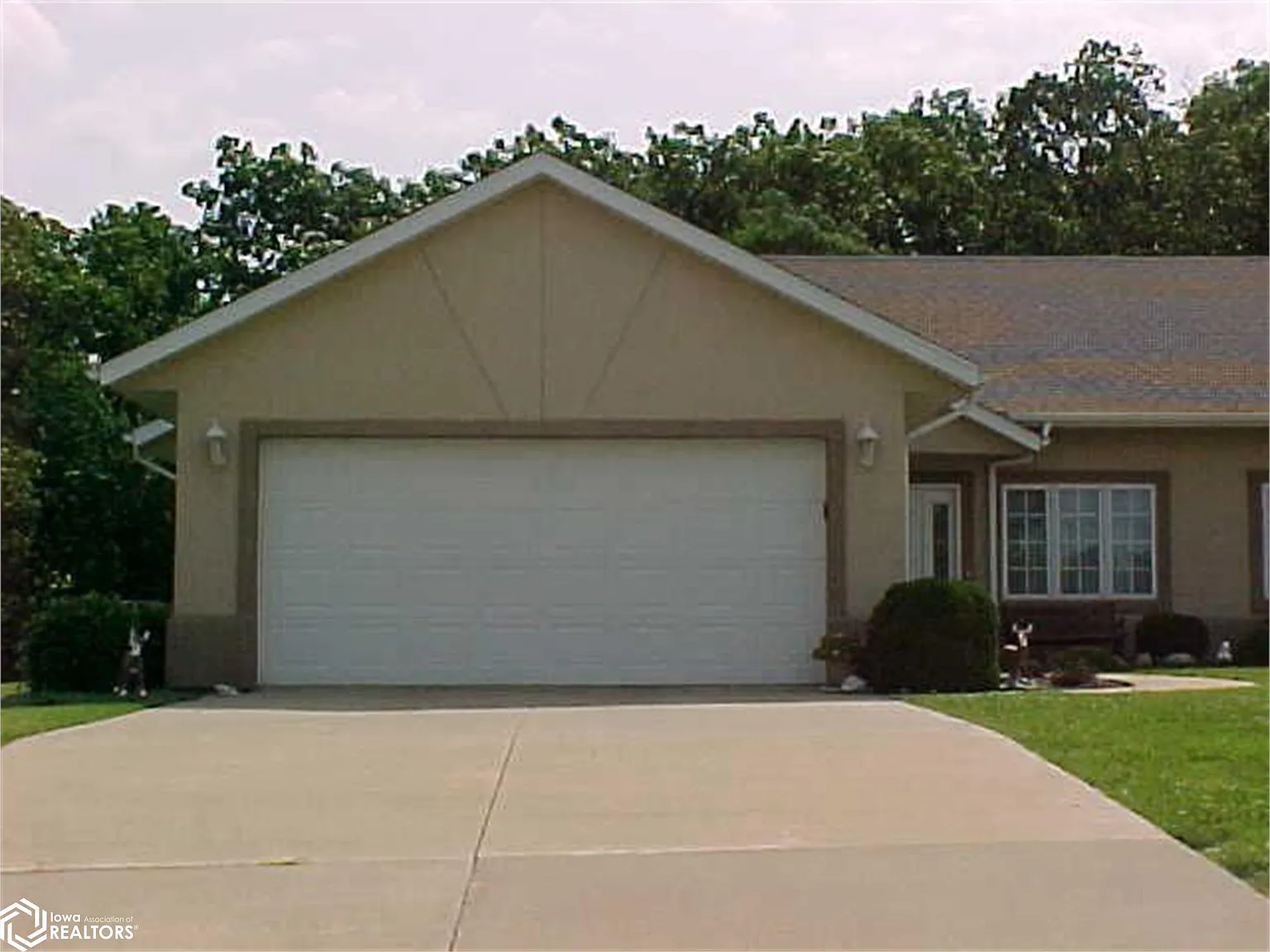 3247 Brookshire Dr photo 1