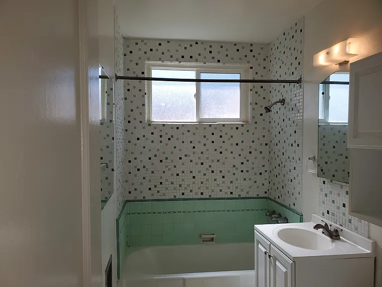 3414 N Mountain View Dr — Photo 10