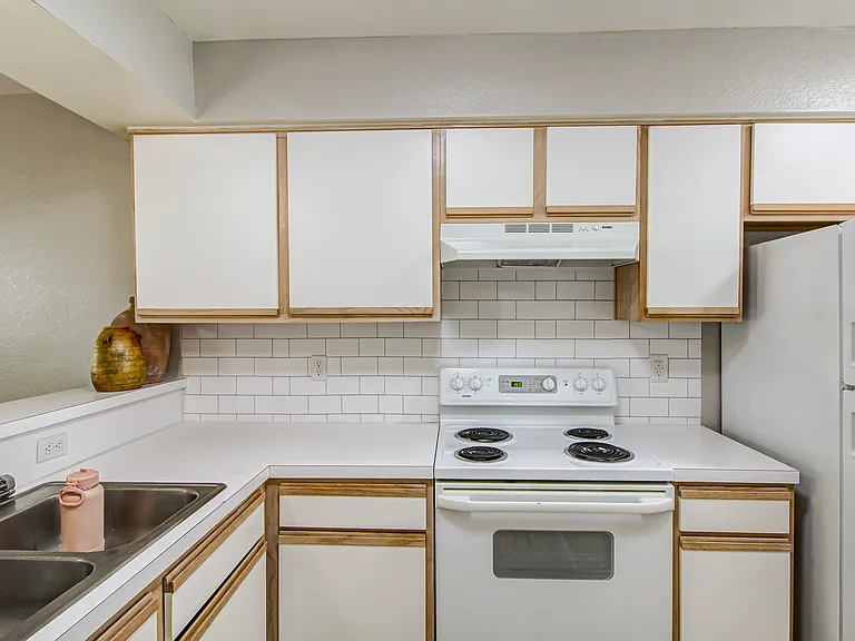Oak Terrace Apartments — Photo 10