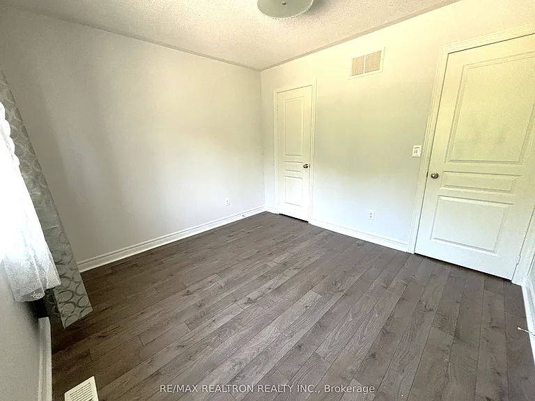 511 William Forster Rd — Photo 29