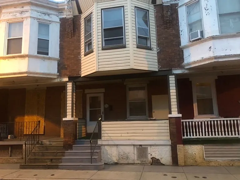 1313 N Hobart St — Photo 2