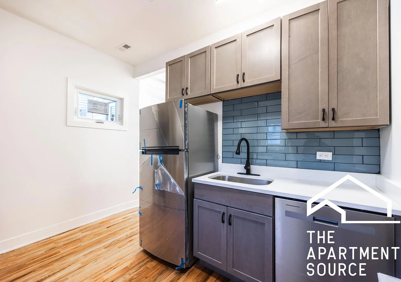 2 bed, $2,595 — Photo 2