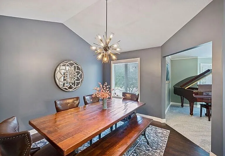1599 Coventry Ln — Photo 4