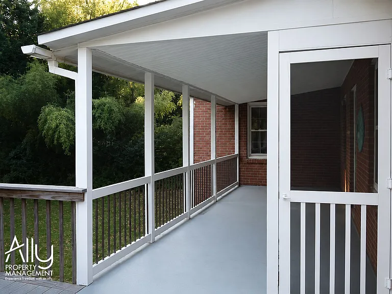 1605 Cambridge Cir — Photo 28