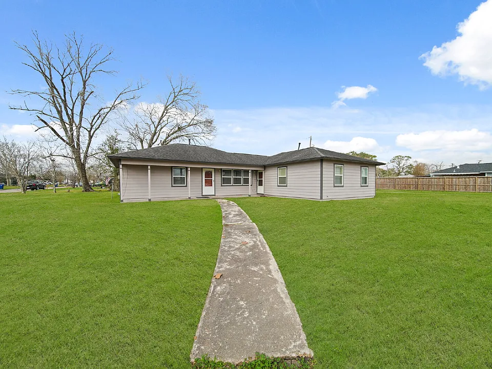 1248 Chevy Chase Dr