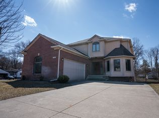 245 Madeleine Ln, Waterford, MI 48328