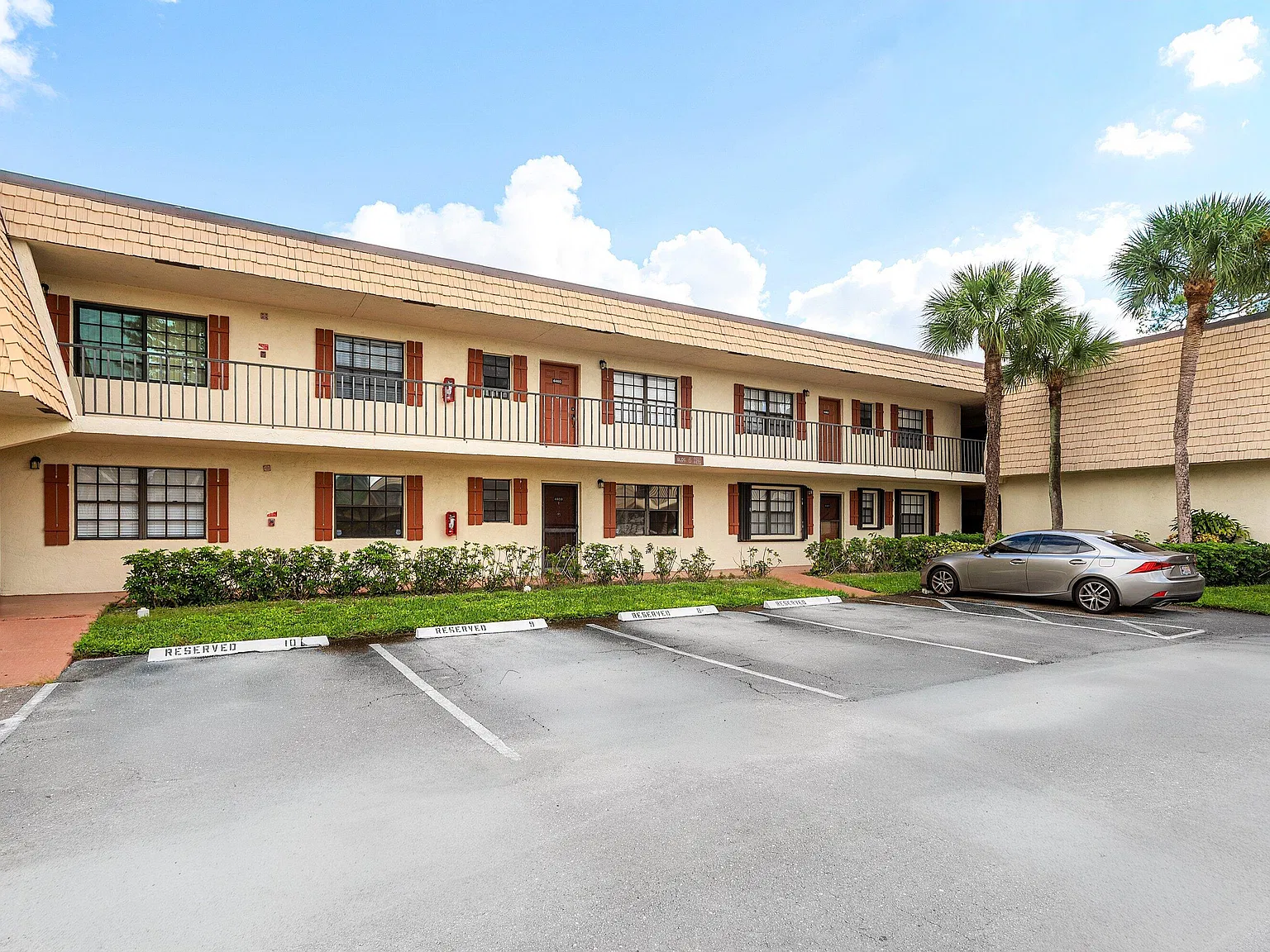 2 bed, 2.0 bath, 883 sqft, $2,000 — Photo 2