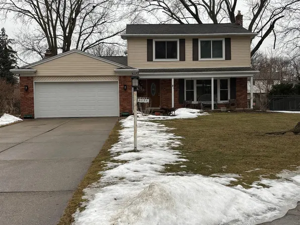 6271 Sandshores Dr, Troy, MI 48085