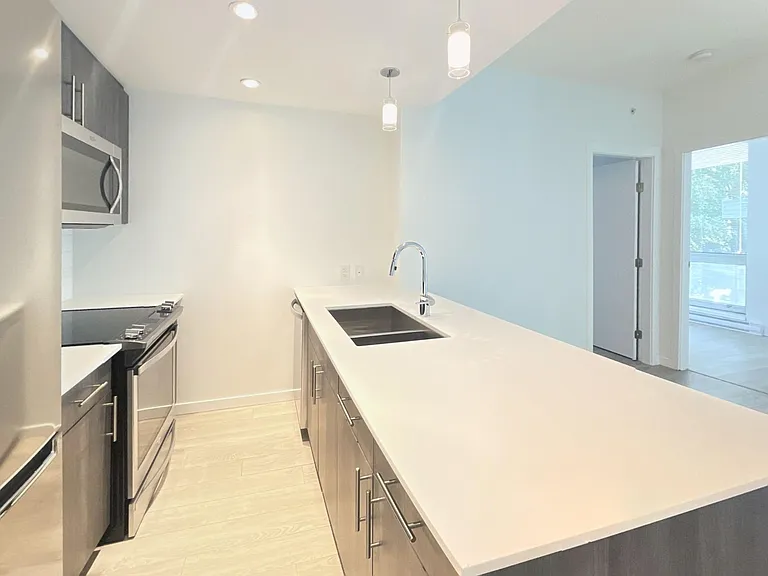 2975 Oak St #205 — Photo 4