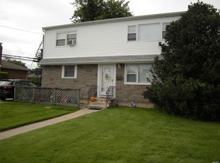 1100 Douglas Pl, Seaford, NY 11783