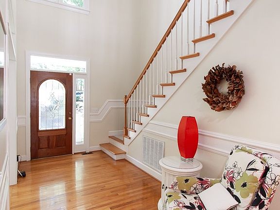 3rd image of 604 Camelot Way