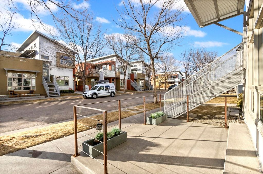 802 Blondel St #102