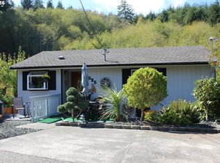 525 S 12th St, Coos Bay, OR 97420