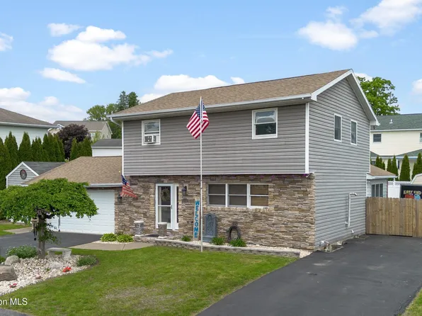 1335 Hampton Dr, Archbald, PA 18403