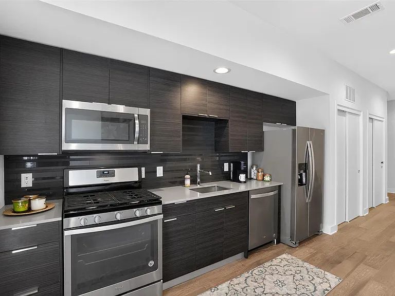 1800 E 4th St #202 — Photo 8